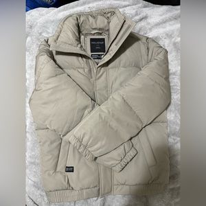 Hollister Co. Mock Neck Puffer Jacket | Beige | Small